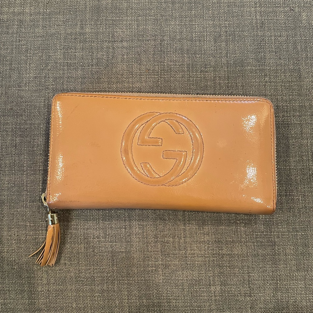 MAUVE GUCCI SOHO WALLET